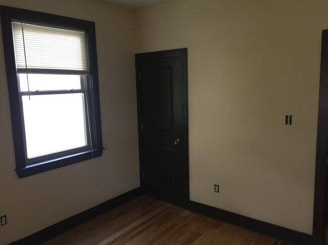BEDROOM 3 - 1727 N Gratz St