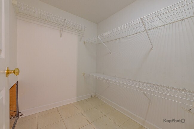 Building Photo - 110 N Waterford Dr