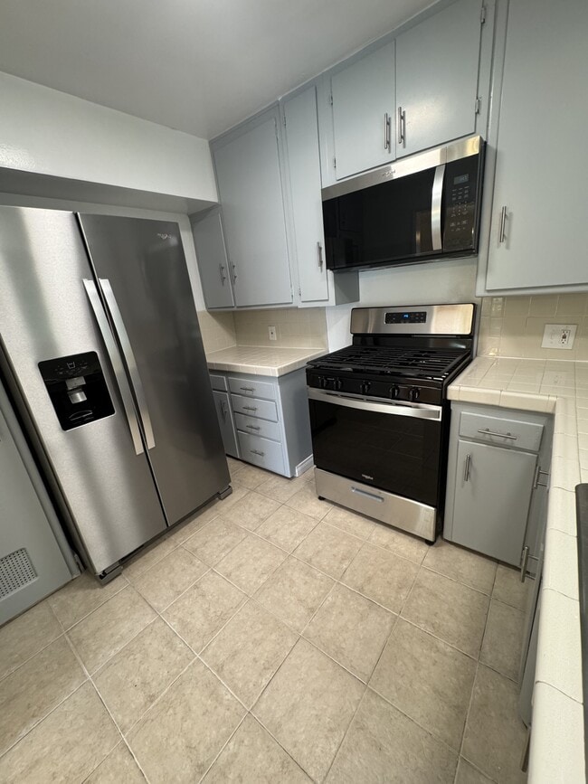 Appliances - 11680 Bellagio Rd