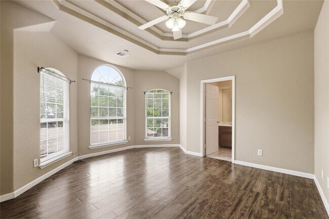 Building Photo - 915 Vargas Rd