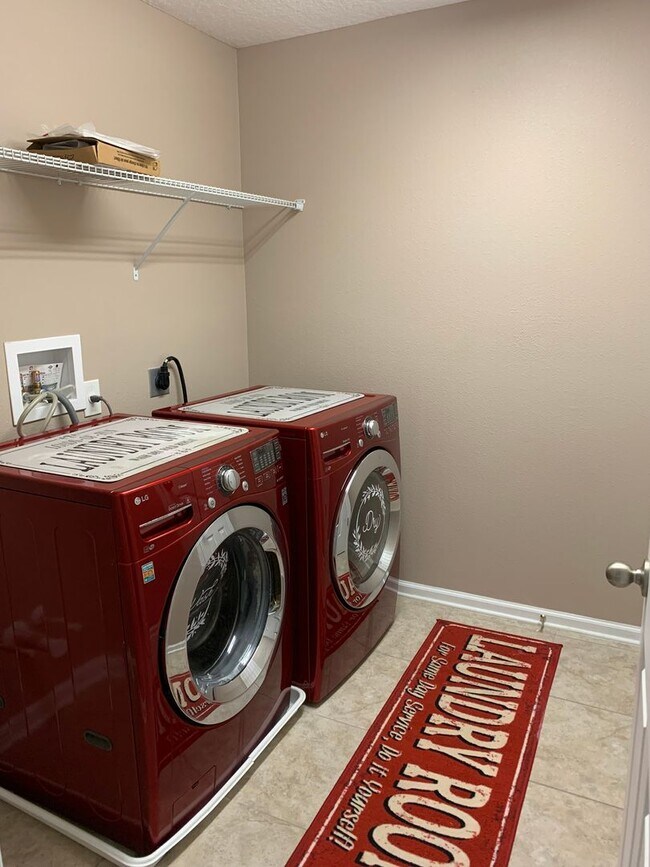 Building Photo - Single Family Home Westyn Bay