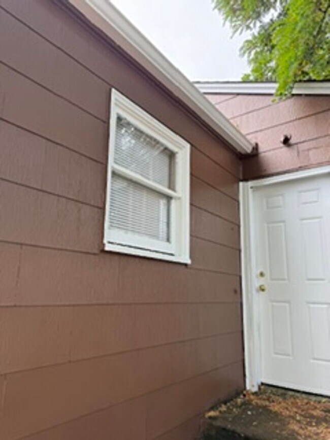 Building Photo - 8420 S Tacoma Way