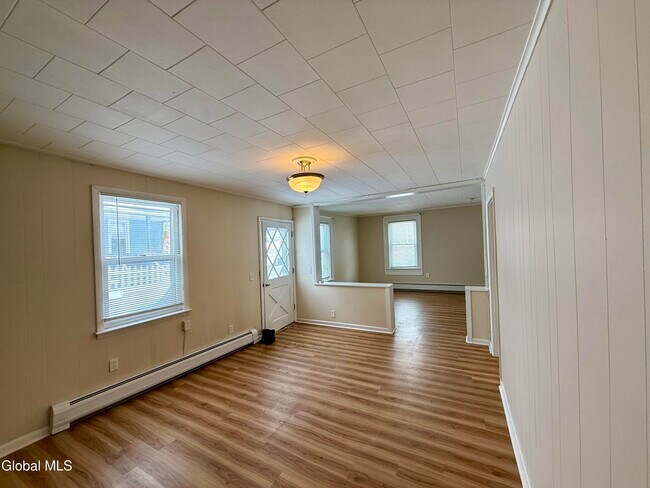 Building Photo - 13 School St