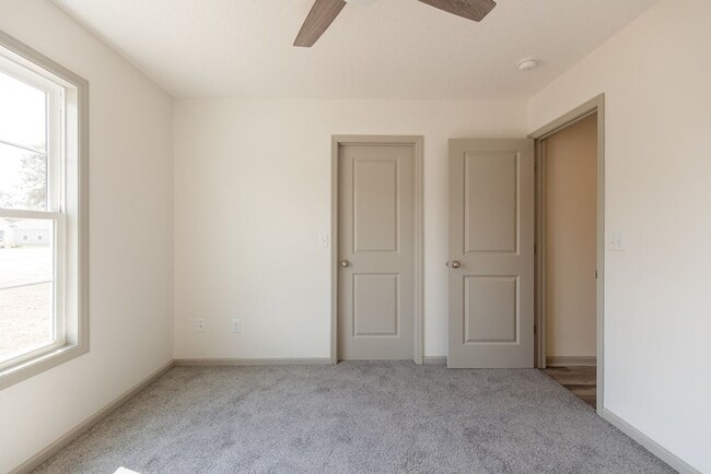 Building Photo - South Lowndes Charmer