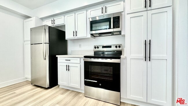 Building Photo - 414 N Palm Dr