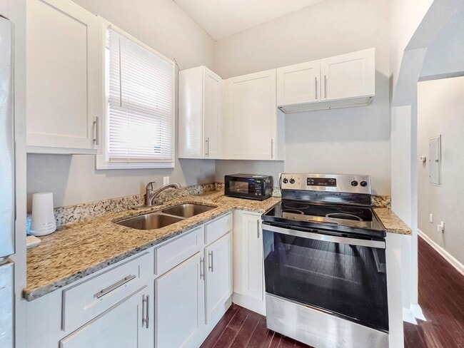 Building Photo - Recently Updated 4 Bedroom 2 Bath Ranch in the Pittsburgh area of Atlanta - Housing Vouchers Acce...