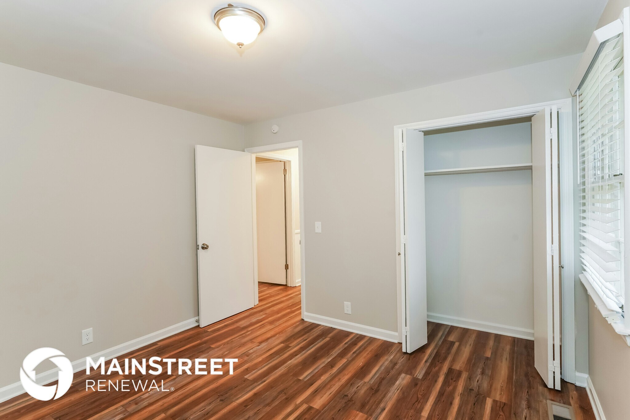 Building Photo - 242 Iris Dr