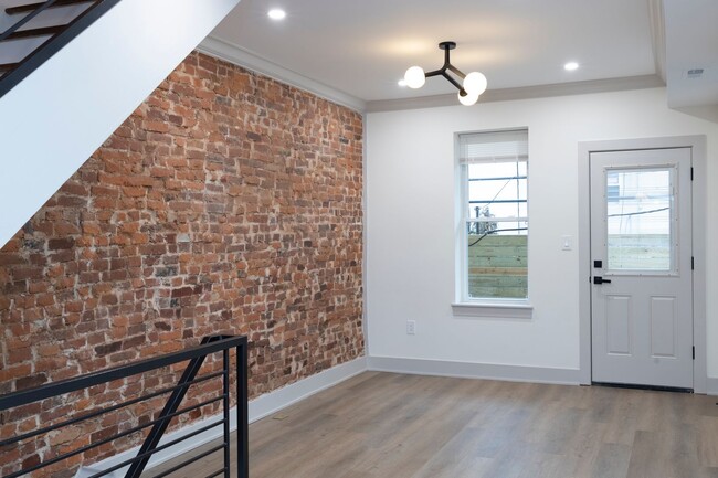 Building Photo - Welcome home to this newly renovated porch...