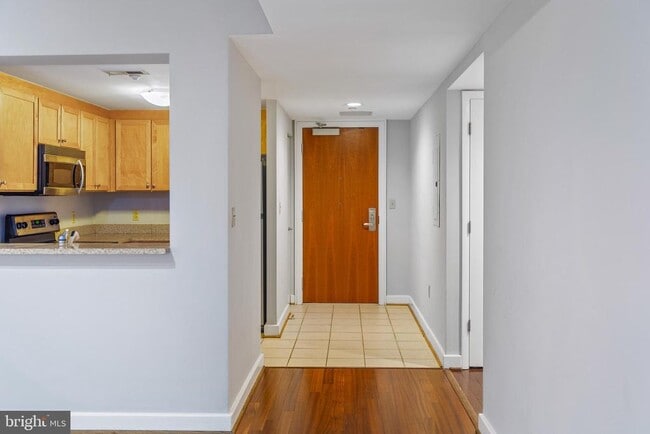 Building Photo - 1150 K St NW