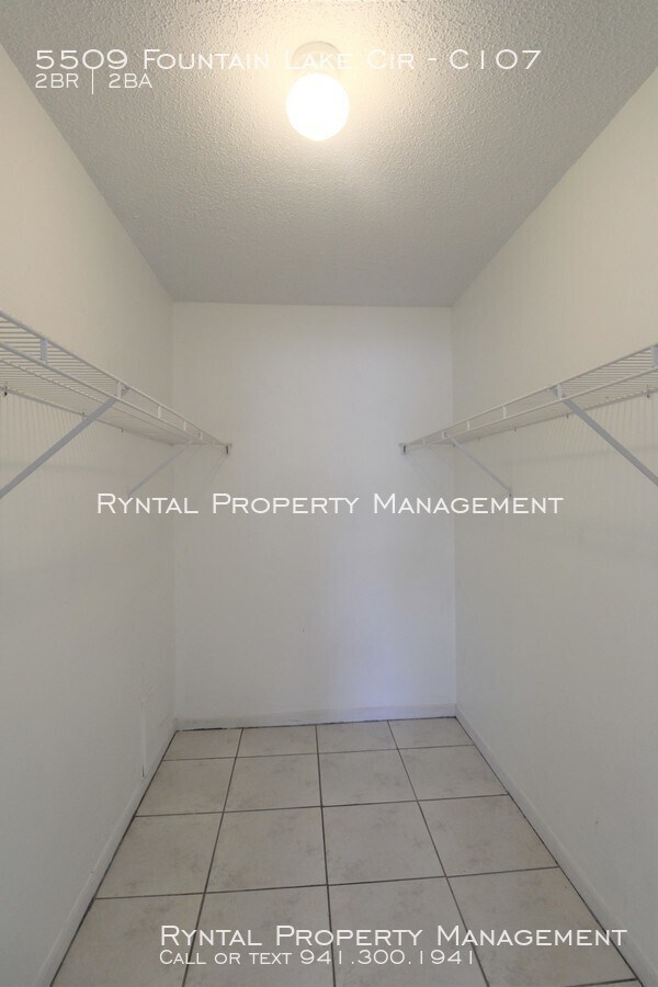 Building Photo - 5509 Fountain Lake Cir