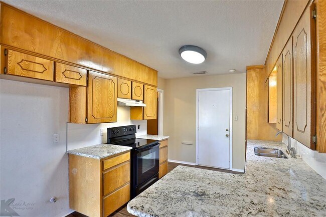 Building Photo - 5210 Meadowick Ln