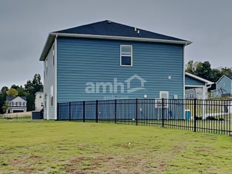 Building Photo - 304 Sharpe Ct