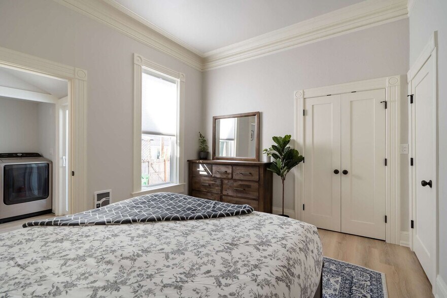 Building Photo - 529 NW 21st Ave