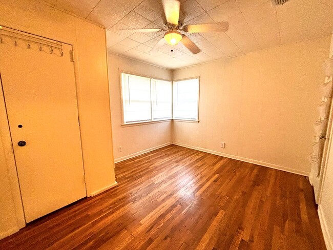 Building Photo - Move in special 2nd months rent $350 off