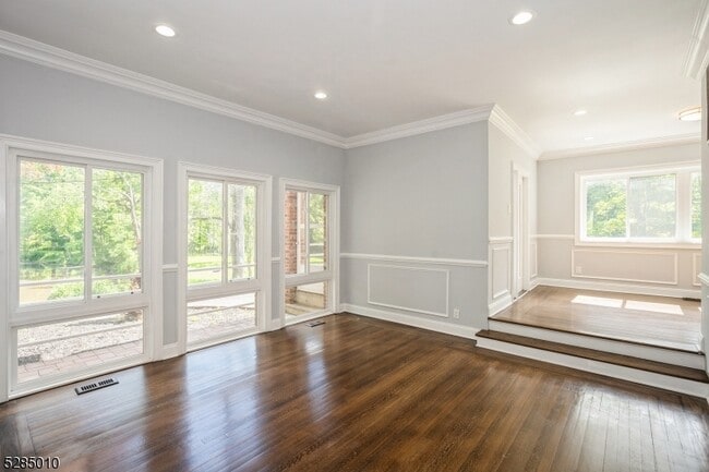 Building Photo - 242 Lake Rd