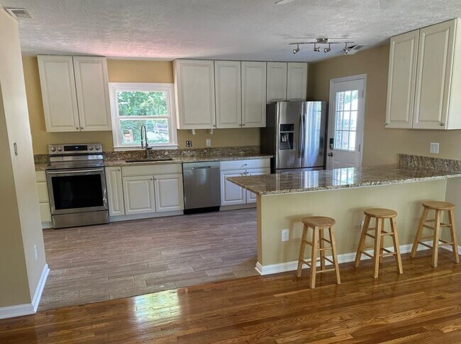 Primary Photo - 348 Hermitage Dr