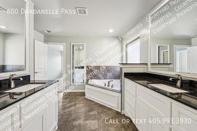 Building Photo - 600 Dardanelle Pass