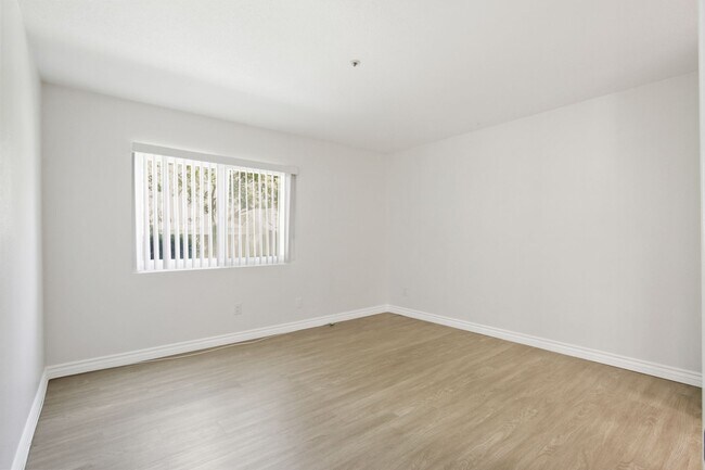 Building Photo - Beautiful 2-Bedroom, 2-Bath Condo in Prime Fullerton Location