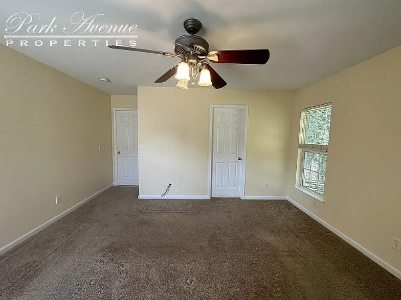 Building Photo - 6300 Gatesville Ln