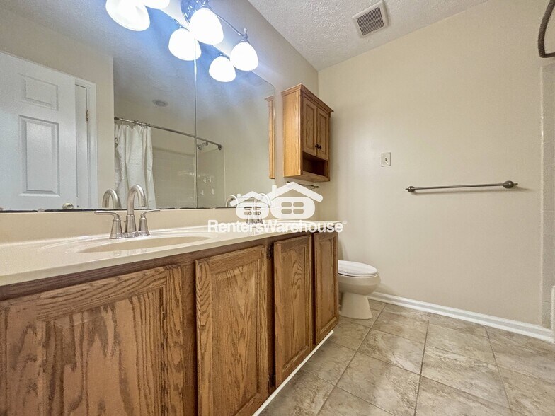 Building Photo - 20925 Shakespeare Dr