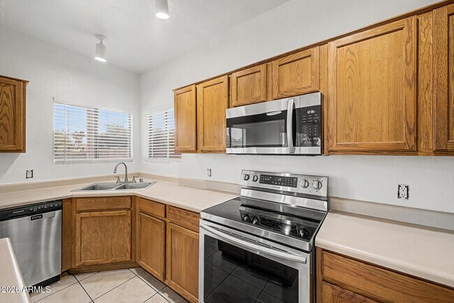 Building Photo - 6947 W Via Del Sol Dr