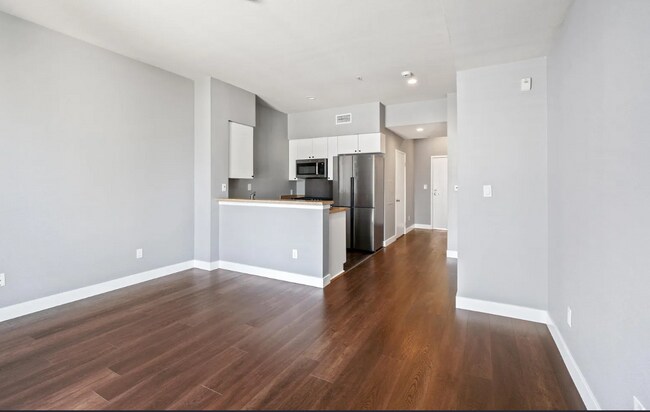 Building Photo - 445 Island Ave