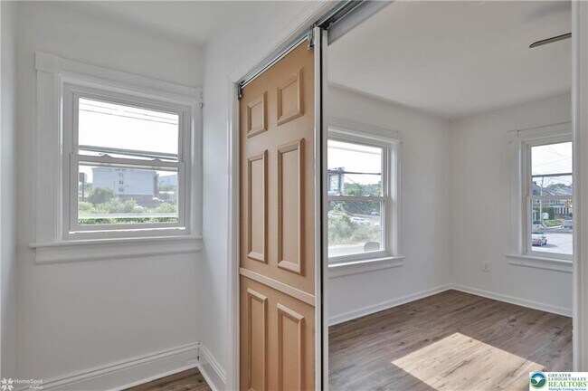 Building Photo - 1660 Main St