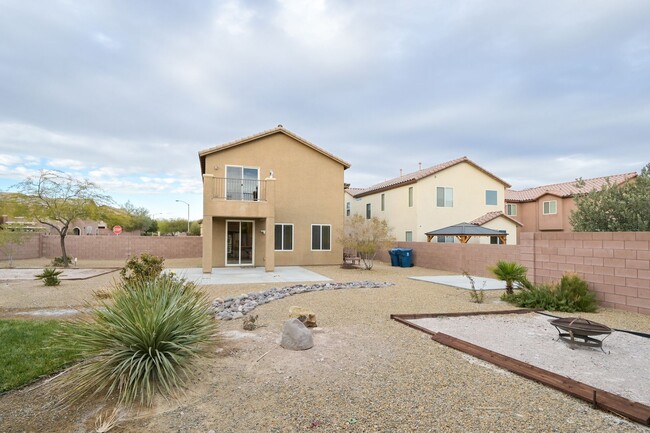 Building Photo - Mountains Edge!! Gated!! Bed & Full Bath D...