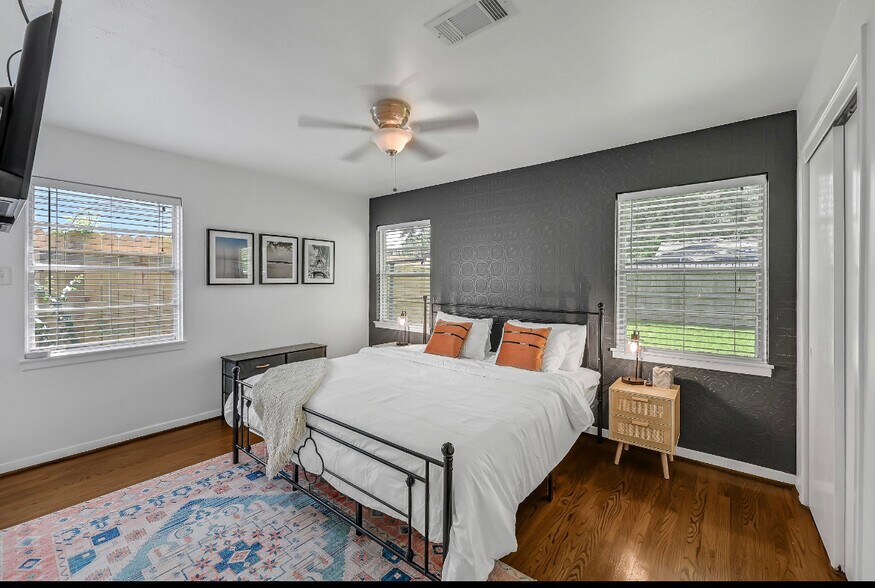 Master bedroom - 5415 Carew St