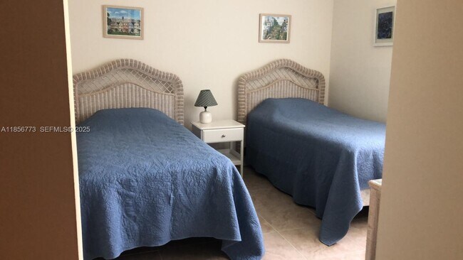 Building Photo - 2025 Lavers Cir