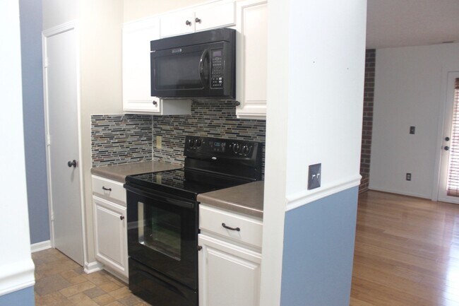 Building Photo - 2BR 2 Full Bath Condo with Modern Upgrades – Near Downtown Harrisonburg!