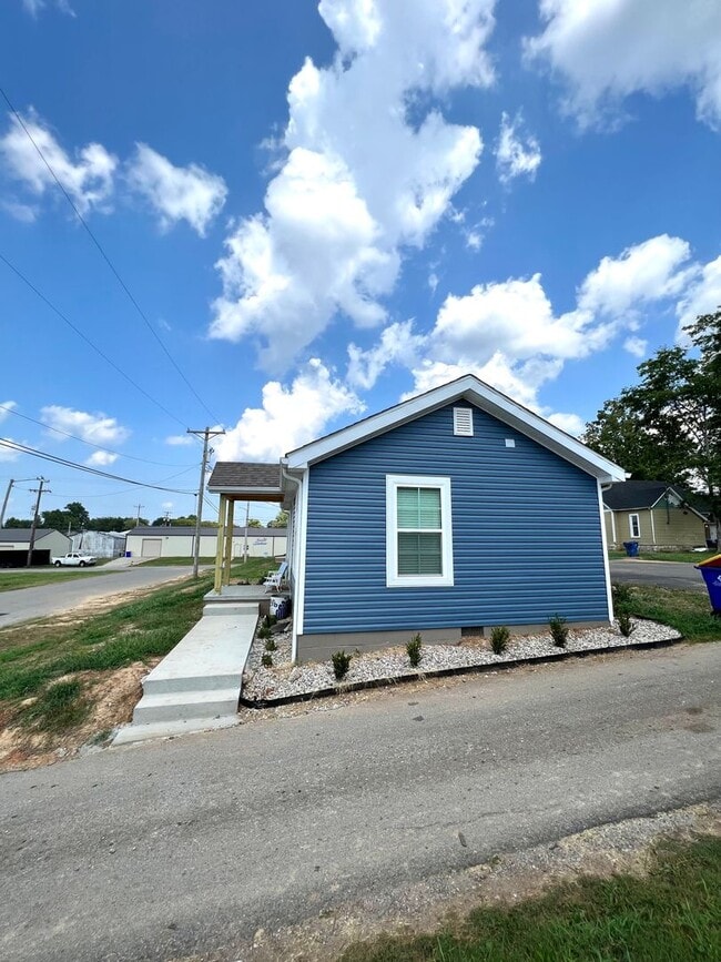 Building Photo - 1010 Stubbins St