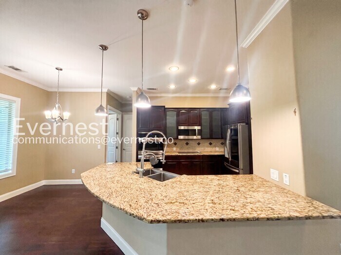 Building Photo - 21208 Oak Dale Dr