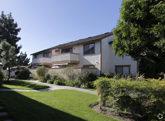Primary Photo - Windsor Court Apartments