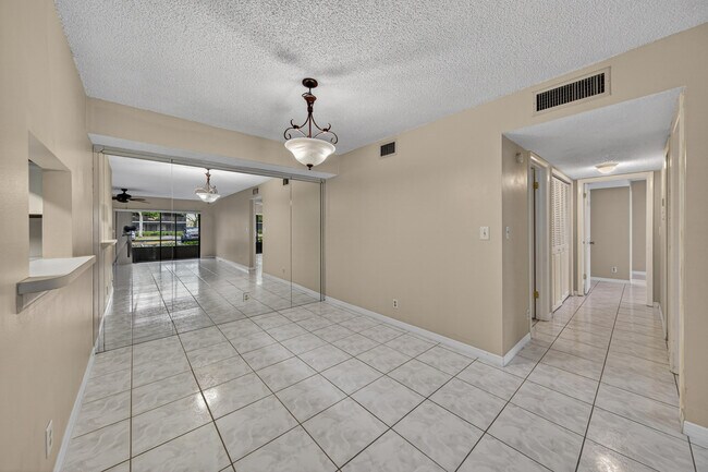 Building Photo - 147 Deer Creek Blvd