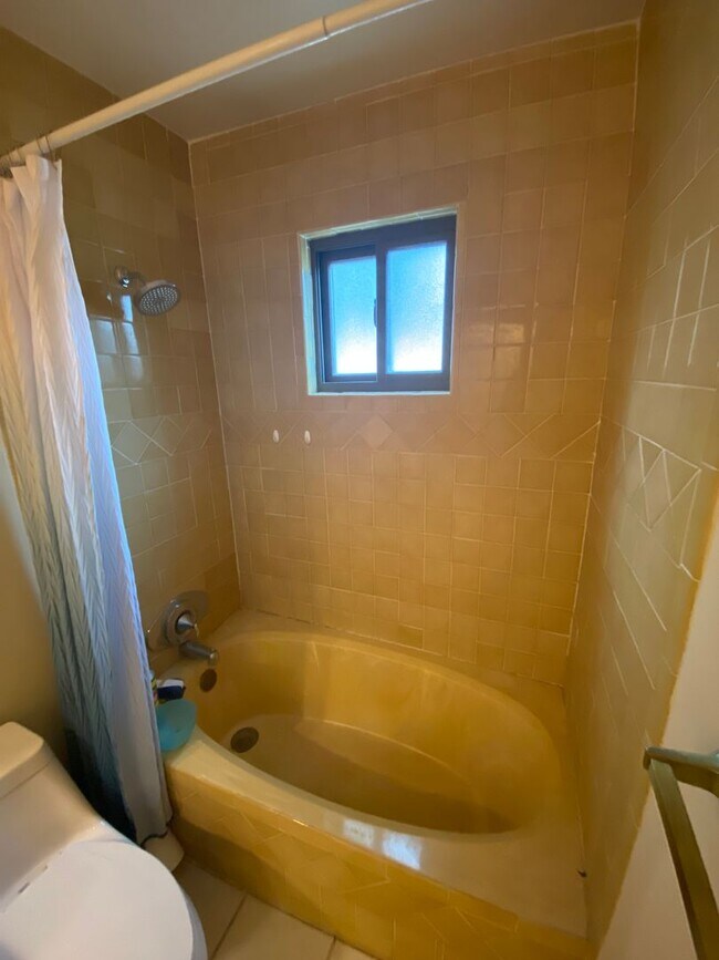 Building Photo - Beautiful 3 Bedroom Home in NE Albuquerque