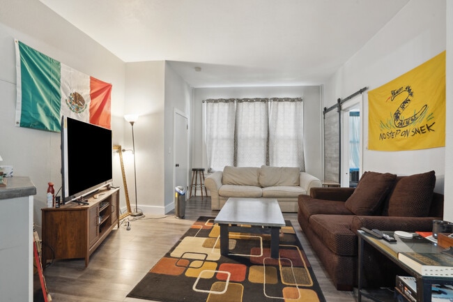 Building Photo - Unit 2