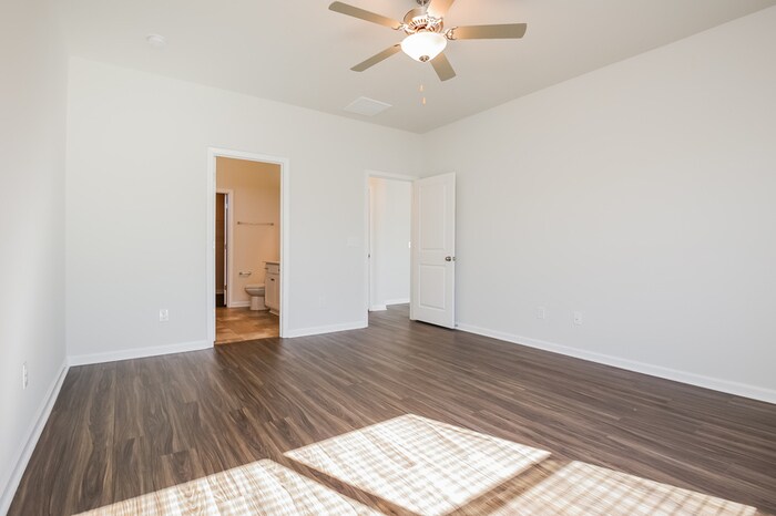 Building Photo - 107 Percheron Dr