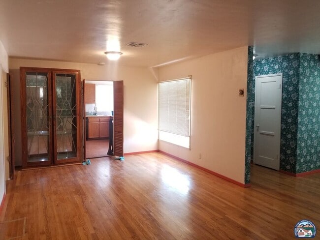 Building Photo - 285 W K St