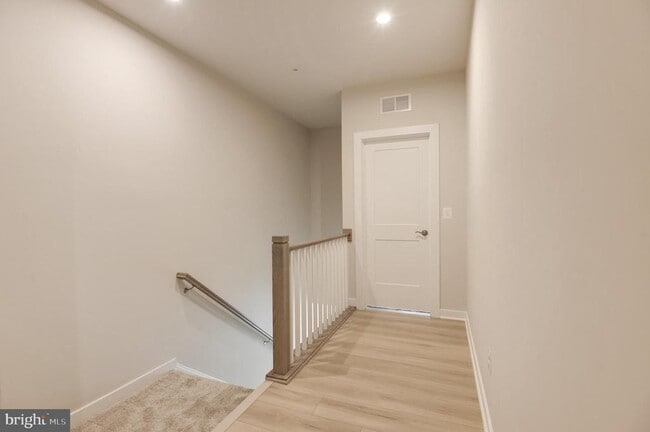 Building Photo - 43798 Middleway Ter