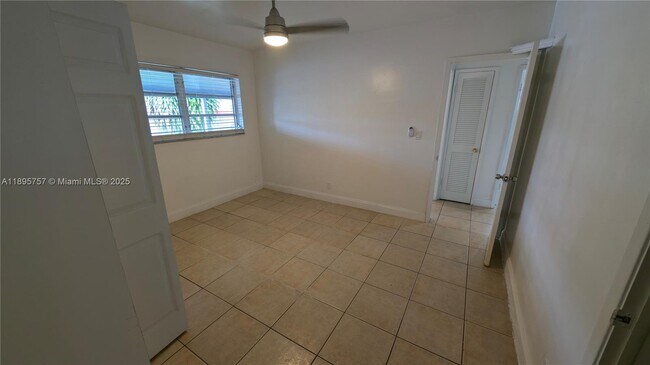 Building Photo - 460 NE 45th St