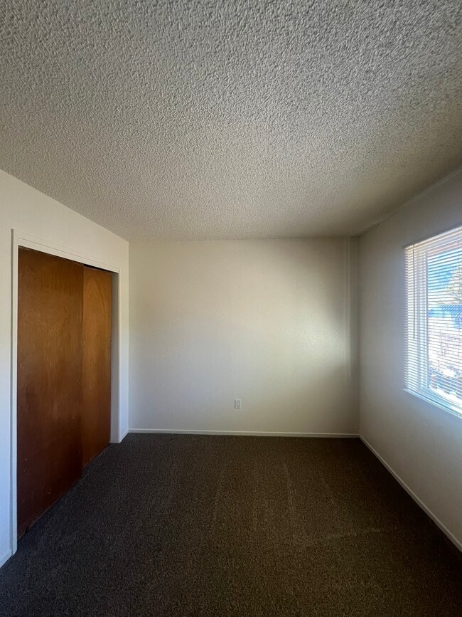 Building Photo - 1215 Mt Shasta Cir