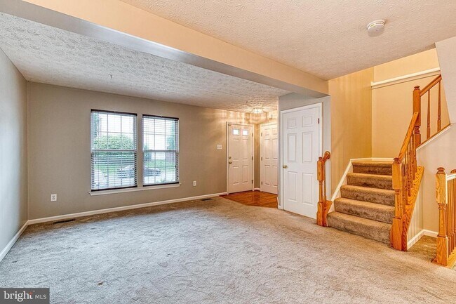 Building Photo - 27 Silver Birch Ct