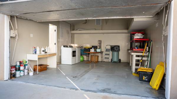 GARAGE - 1511 N Rose St