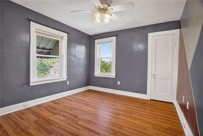 Building Photo - 1227 Denisonview St