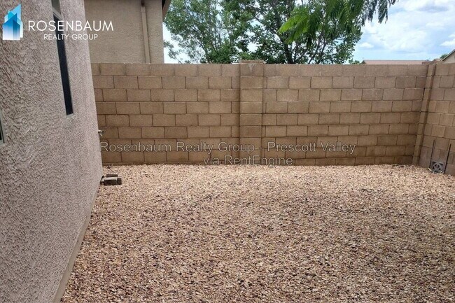 Building Photo - 8136 N Command Point Dr