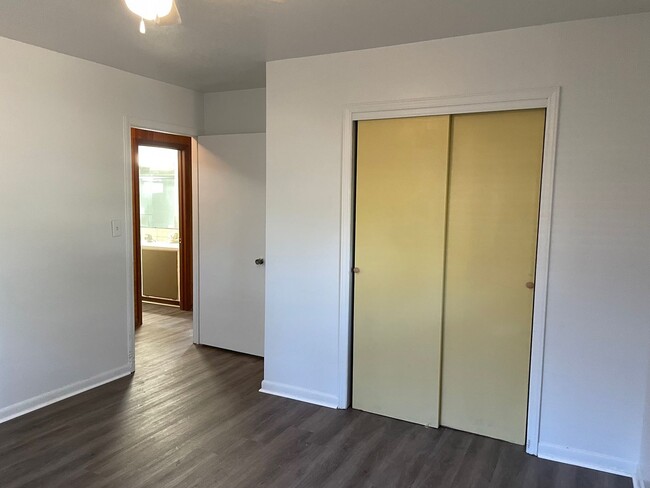 Building Photo - 3/4 BED, 1.5 BATH HOME $1400 MONTH, $1400 ...