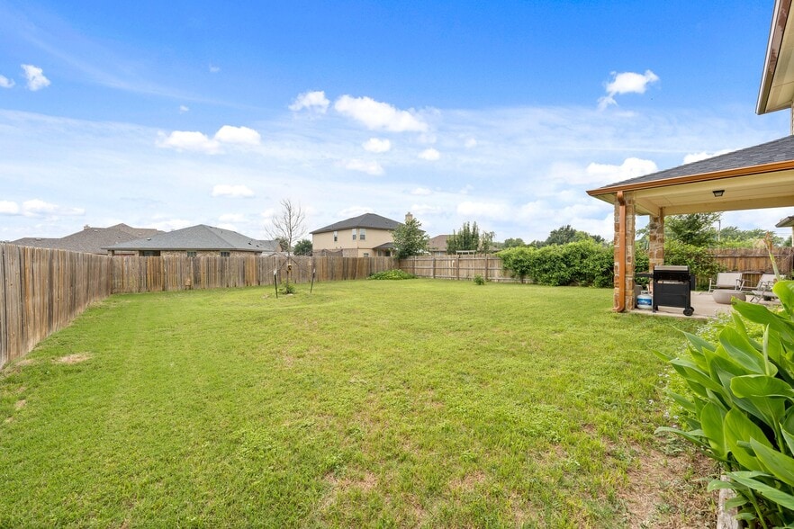 Building Photo - 5516 Pinery Dr