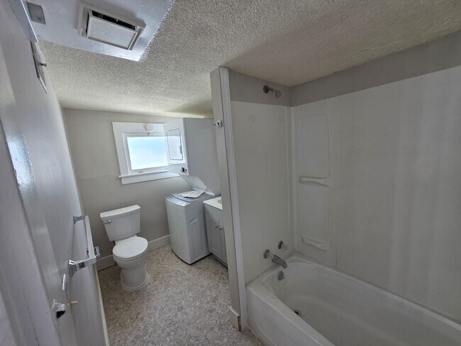 Building Photo - 308 E Clark St