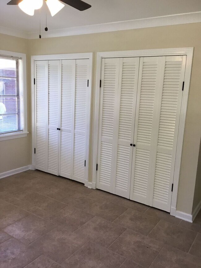 Building Photo - GORGEOUS 4/3 BROADMOOR HOME-UPDATED-MUST SEE